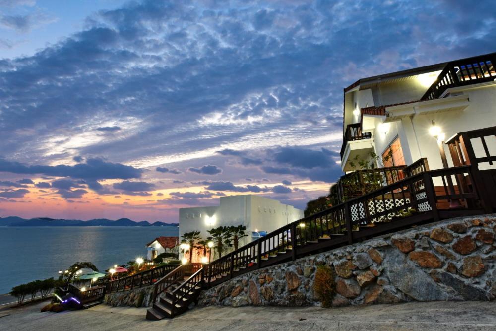 Namhae Bluemare Pension ภายนอก รูปภาพ