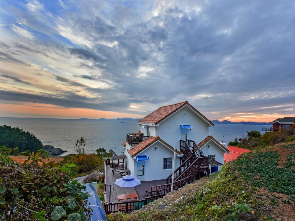 Namhae Bluemare Pension ภายนอก รูปภาพ