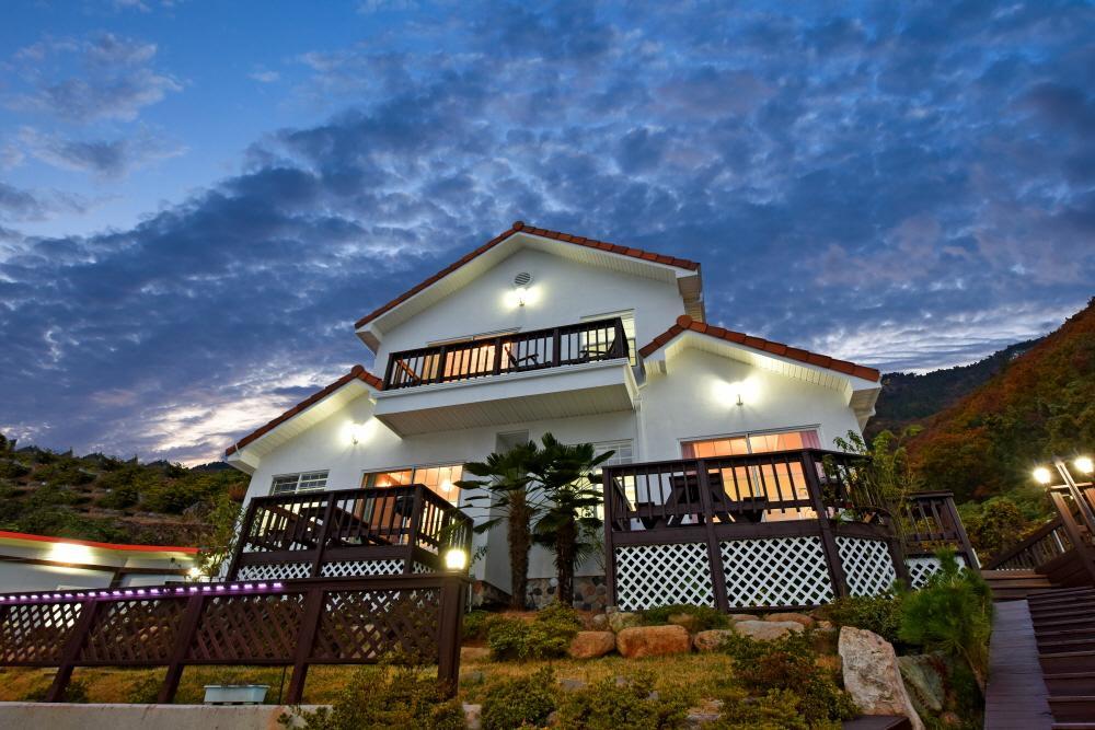 Namhae Bluemare Pension ภายนอก รูปภาพ